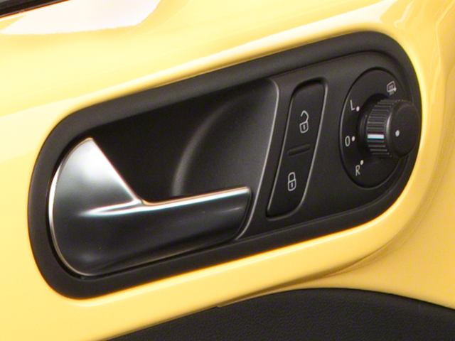 2012 Volkswagen Beetle 2.5L w/Sound/Nav PZEV