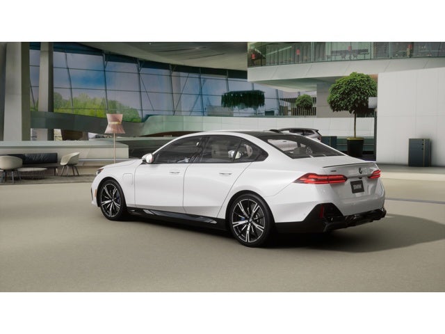 2027 BMW 550e Base
