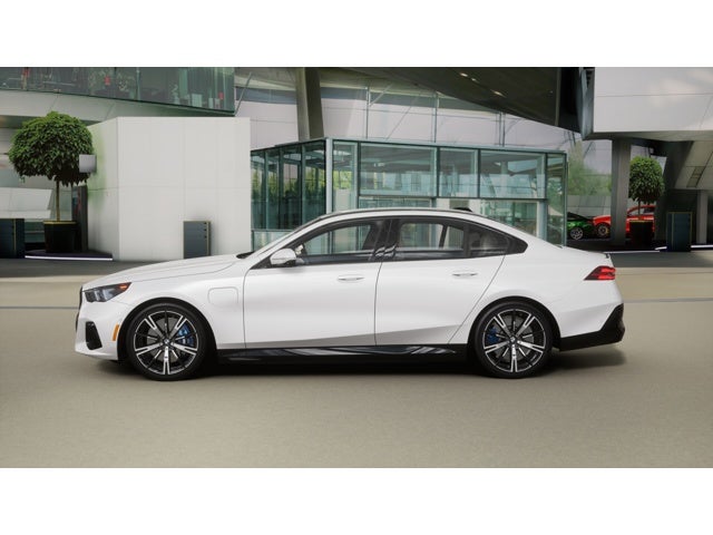 2027 BMW 550e Base