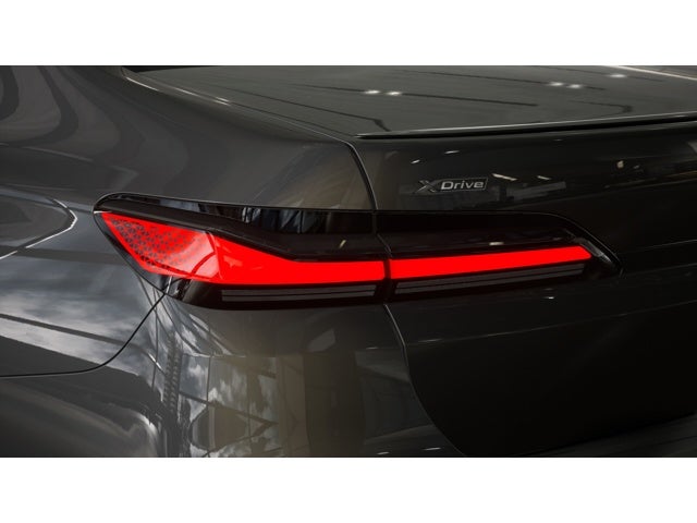2026 BMW 750e xDrive Base