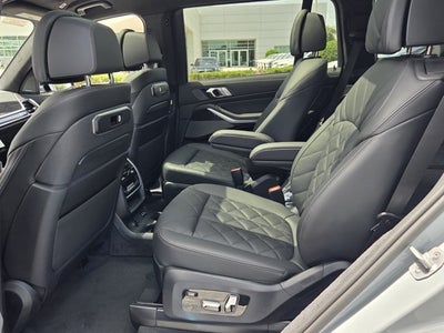 2027 BMW X7 xDrive40i