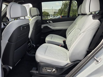 2027 BMW X7 xDrive40i