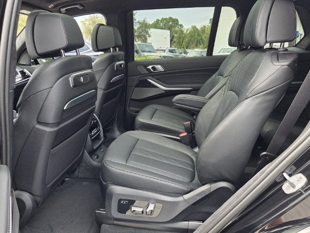 2027 BMW X7 M60i