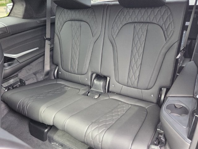 2027 BMW X7 M60i