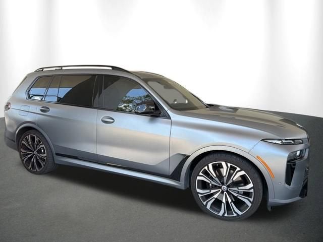 2023 BMW X7 M60i