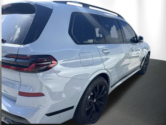2024 BMW X7 M60i