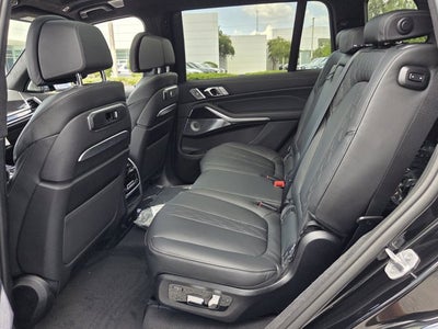 2027 BMW X7 M60i