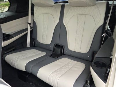 2027 BMW X7 M60i