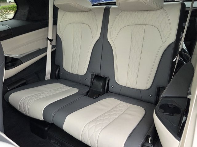 2027 BMW X7 M60i