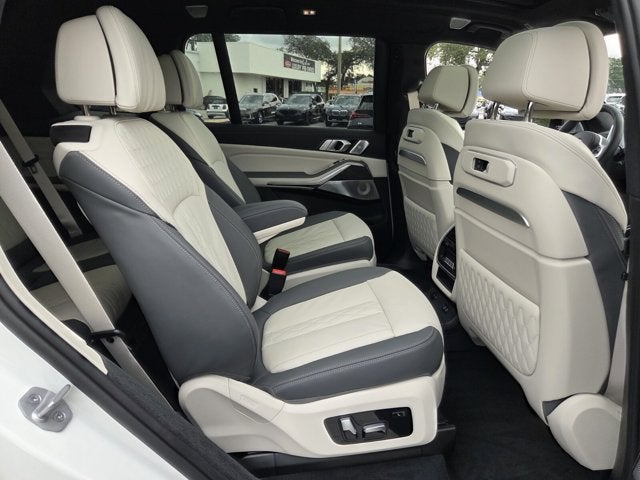 2027 BMW X7 M60i