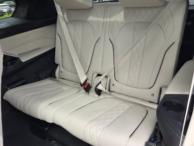 2027 BMW X7 M60i