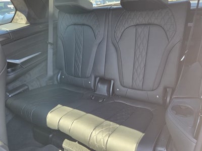 2027 BMW X7 M60i