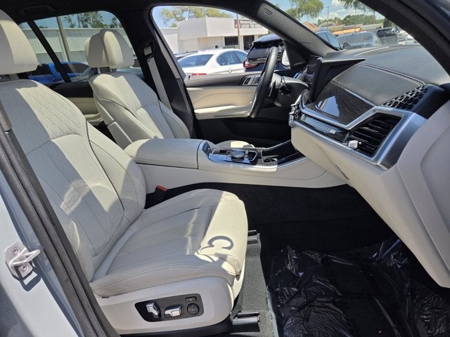 2025 BMW X5 M60i