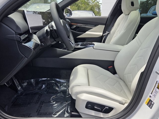 2027 BMW 550e 550e xDrive
