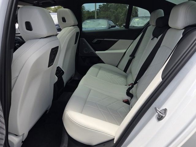 2027 BMW 550e 550e xDrive