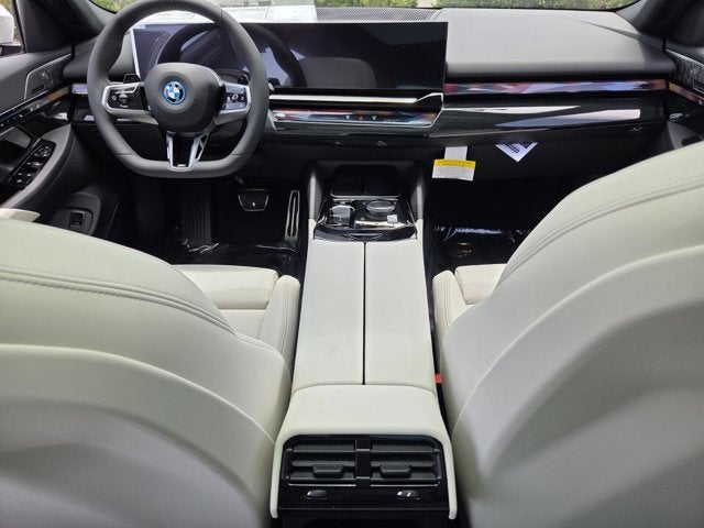 2027 BMW 550e 550e xDrive