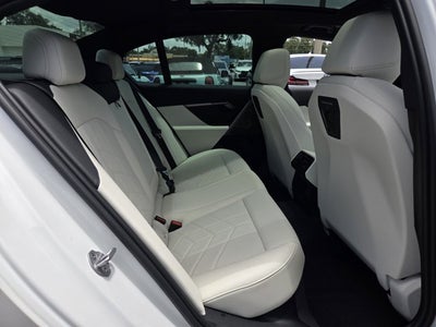 2027 BMW 550e 550e xDrive