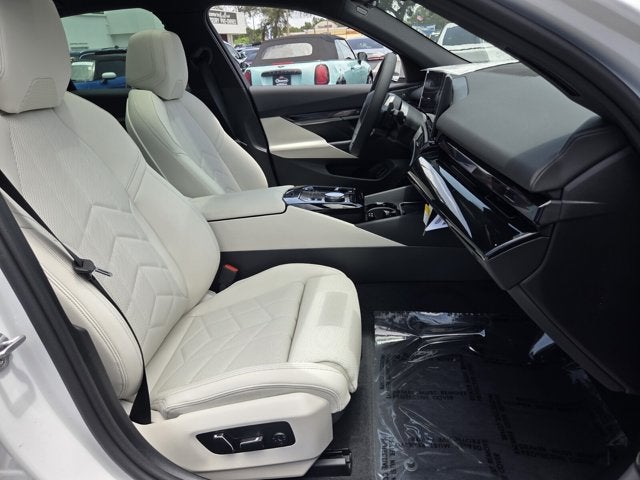 2027 BMW 550e 550e xDrive