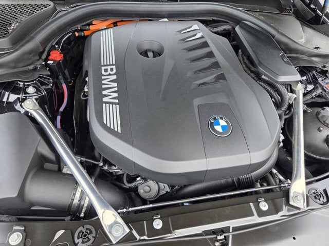 2027 BMW 550e 550e xDrive