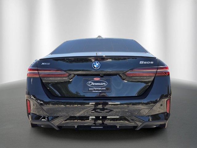 2027 BMW 550e 550e xDrive