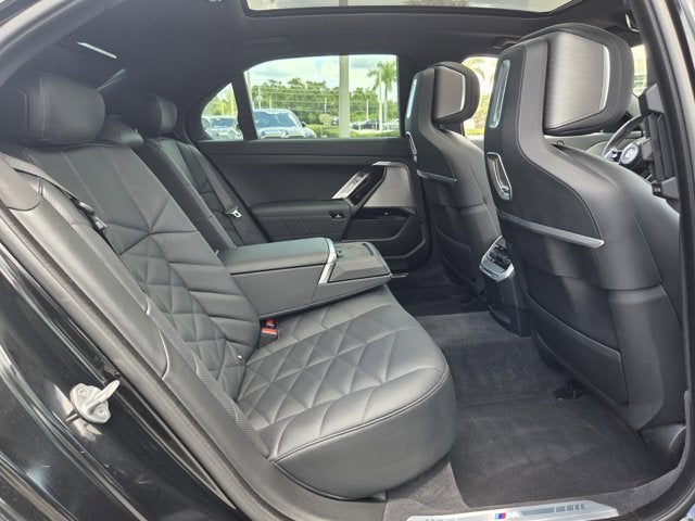 2023 BMW 740i 740i