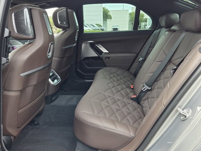 2023 BMW 740i 740i