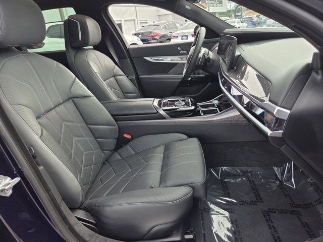 2023 BMW 740i 740i