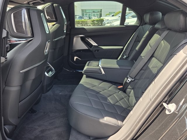 2026 BMW 740i 740i