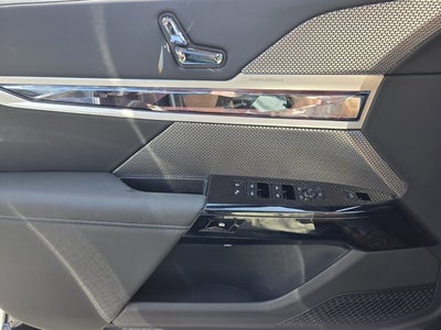 2026 BMW 740i 740i