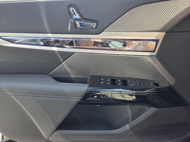2026 BMW 740i 740i