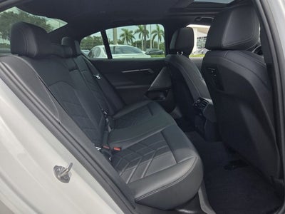 2024 BMW 530i 530i