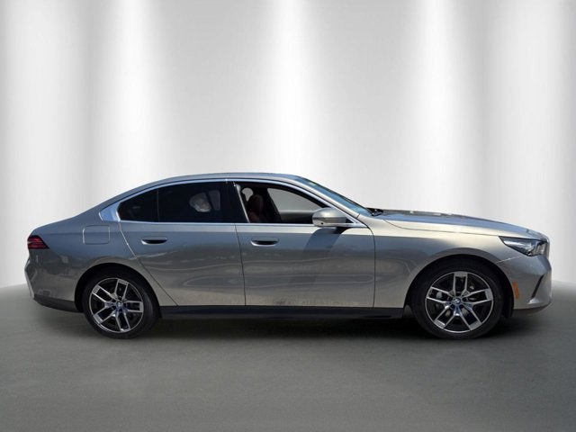 2027 BMW 530i 530i