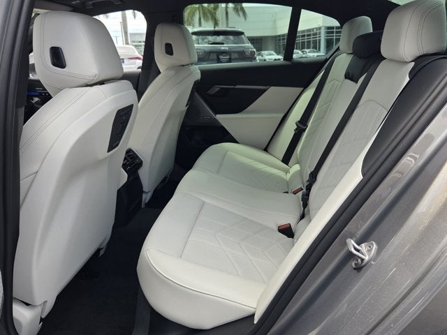 2027 BMW 530i 530i xDrive