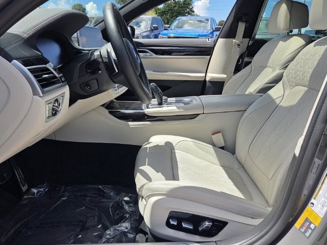2022 BMW 7 Series 745e xDrive