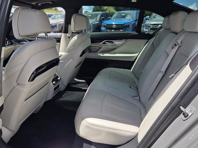 2022 BMW 7 Series 745e xDrive