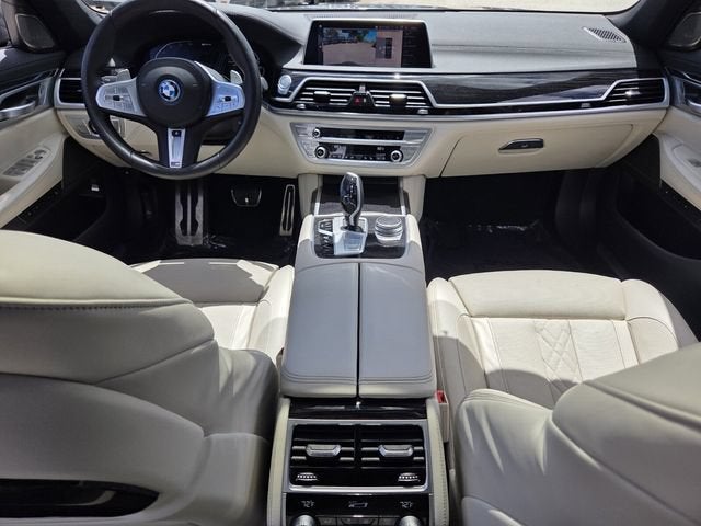 2022 BMW 7 Series 745e xDrive