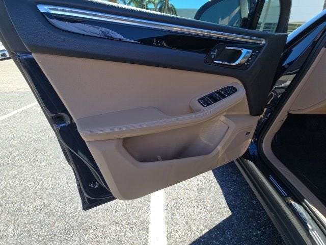 2020 Porsche Macan Base