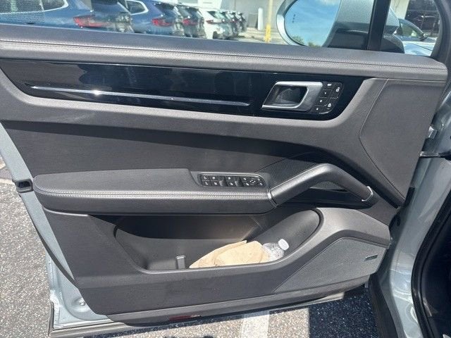 2022 Porsche Cayenne Base