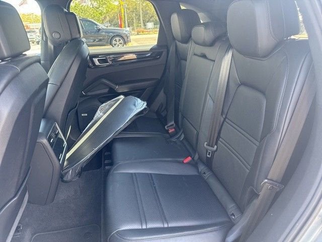 2022 Porsche Cayenne Base