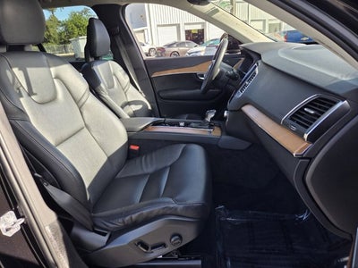 2021 Volvo XC90 Momentum