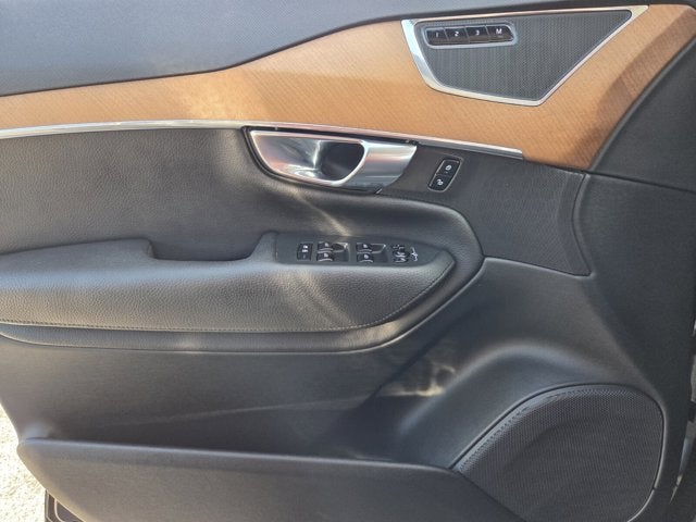 2021 Volvo XC90 Momentum