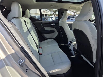 2024 Volvo XC40 Ultimate Bright Theme