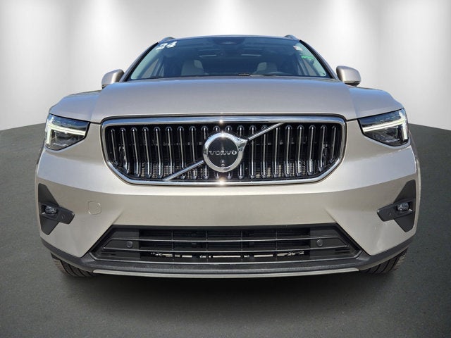 2024 Volvo XC40 Ultimate Bright Theme