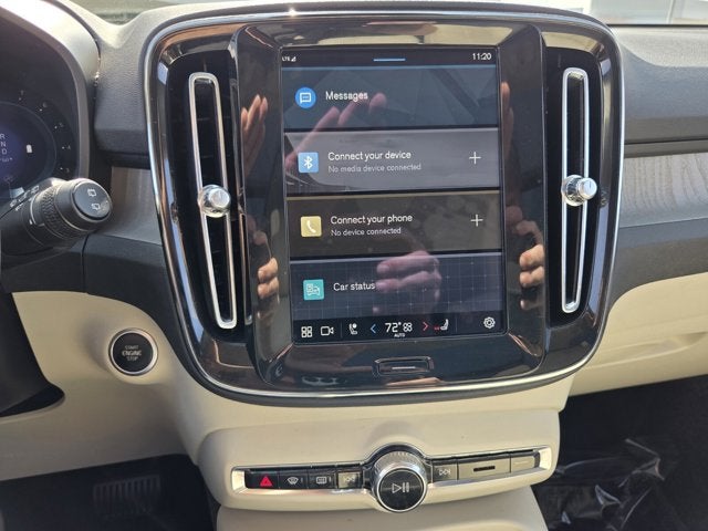 2024 Volvo XC40 Ultimate Bright Theme