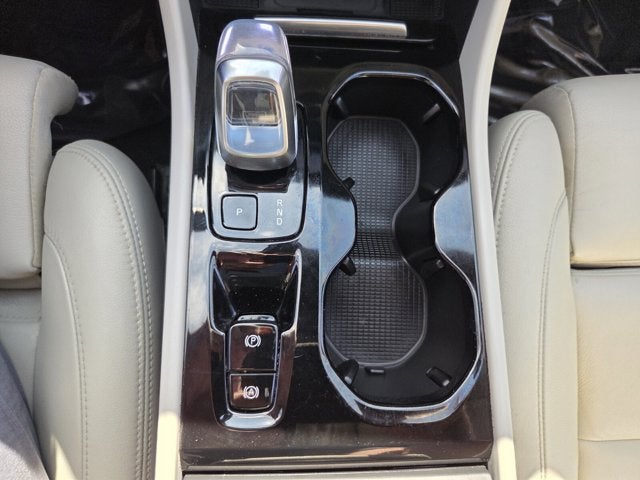 2024 Volvo XC40 Ultimate Bright Theme