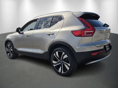 2024 Volvo XC40 Ultimate Bright Theme