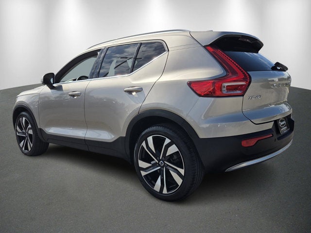 2024 Volvo XC40 Ultimate Bright Theme
