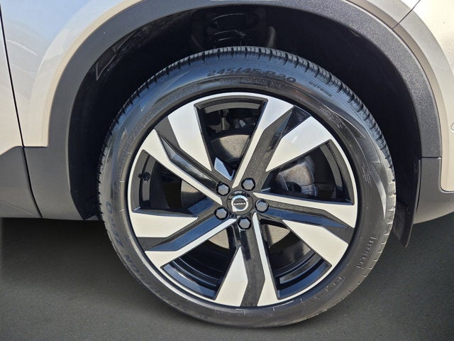 2024 Volvo XC40 Ultimate Bright Theme