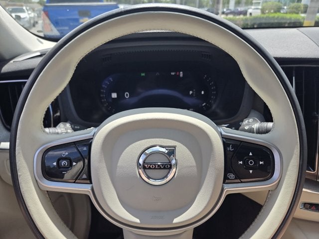2025 Volvo XC60 Plus